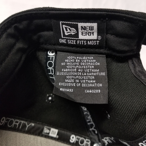 BLACK/RED TORONTO RAPTORS ADJUSTABLE CAP - Picture 6 of 6